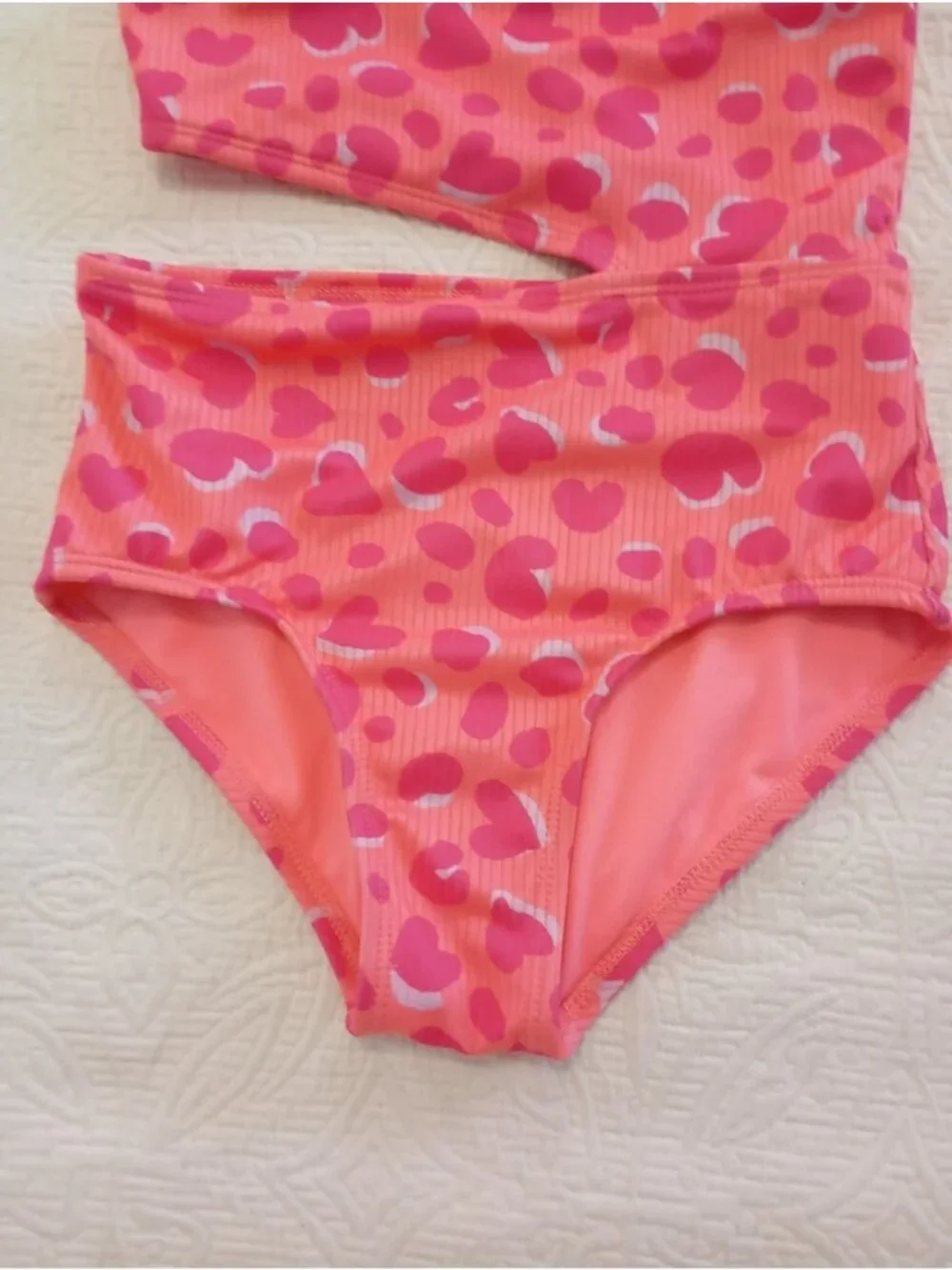 Girls Coral & Pink Heart Patterned Cut-Out Bikini Size S (6/7) Cat & Jack - Picture 4 of 9